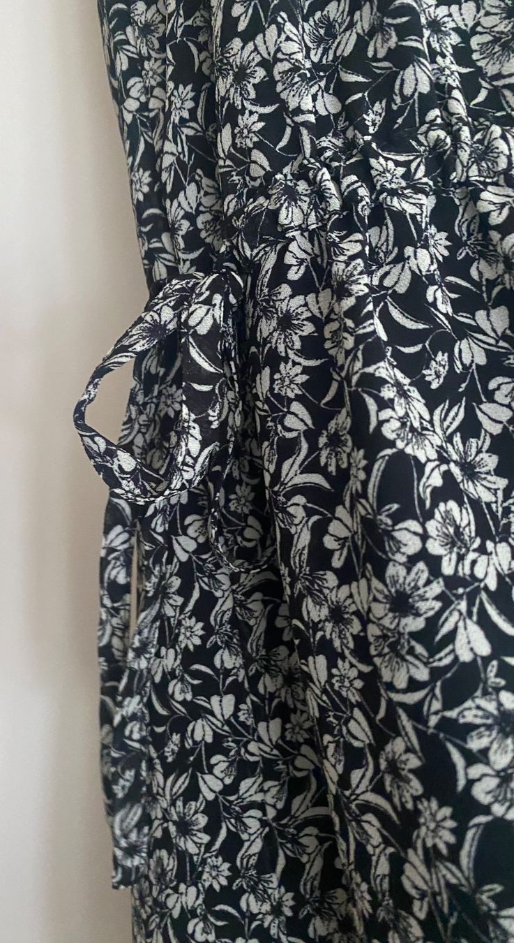 H&M Kleider: Kleid, Gr.38, in Schwarz/Weiss/Grau – Gebraucht aus Zürich von Maria2021 2