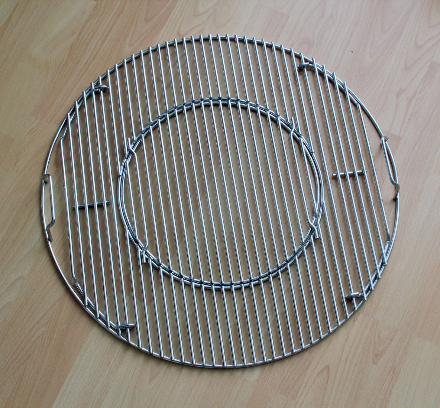 Griglie: WEBER Grillrost klappbar - NEU – Nuovo (secondo la descrizione) da Münchenstein venduto da brigser 1
