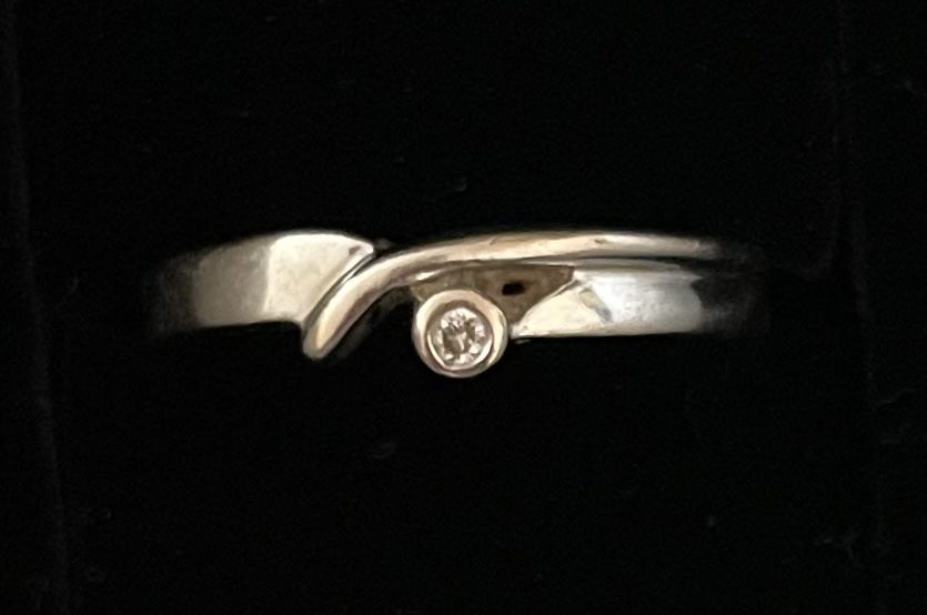 Bagues: Silberner Weißgold Ring 585 – D'occasion à Adliswil par NT15