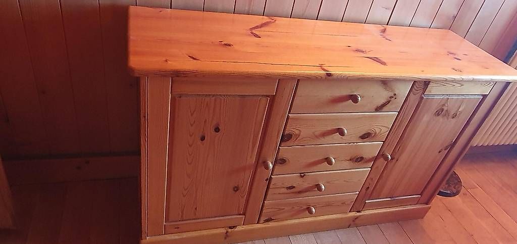Credenze: Magnifique buffet en bois massif – Usato da Mont-sur-Rolle venduto da ppu_h5yw 2
