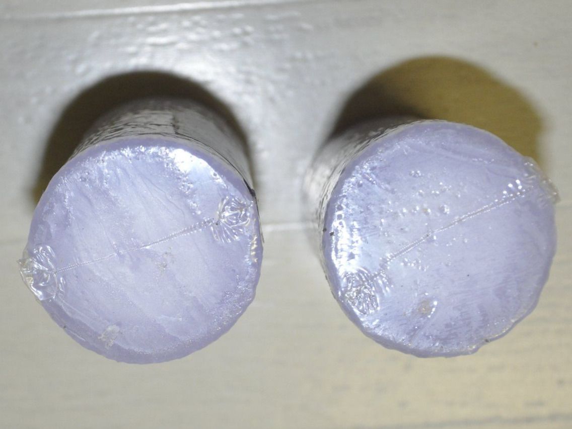 Candele: 2 lila Kerzen Geschenk – Nuovo e nell'imballaggio originale da Oberrüti venduto da ELALL 2