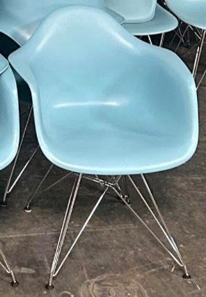 Vitra Sedie: ORIGINAL VITRA EAMES PLASTIC ARMCHAIR VON 2011 TOTAL 8 STK – Usato da Balterswil venduto da MR_FEELGOOD