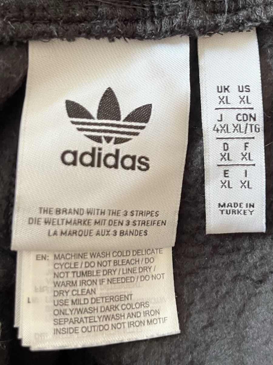 Adidas Pantalons: Adidas Jogginghose schwarz Grösse XL – D'occasion à Luzern par korallkrabba 1