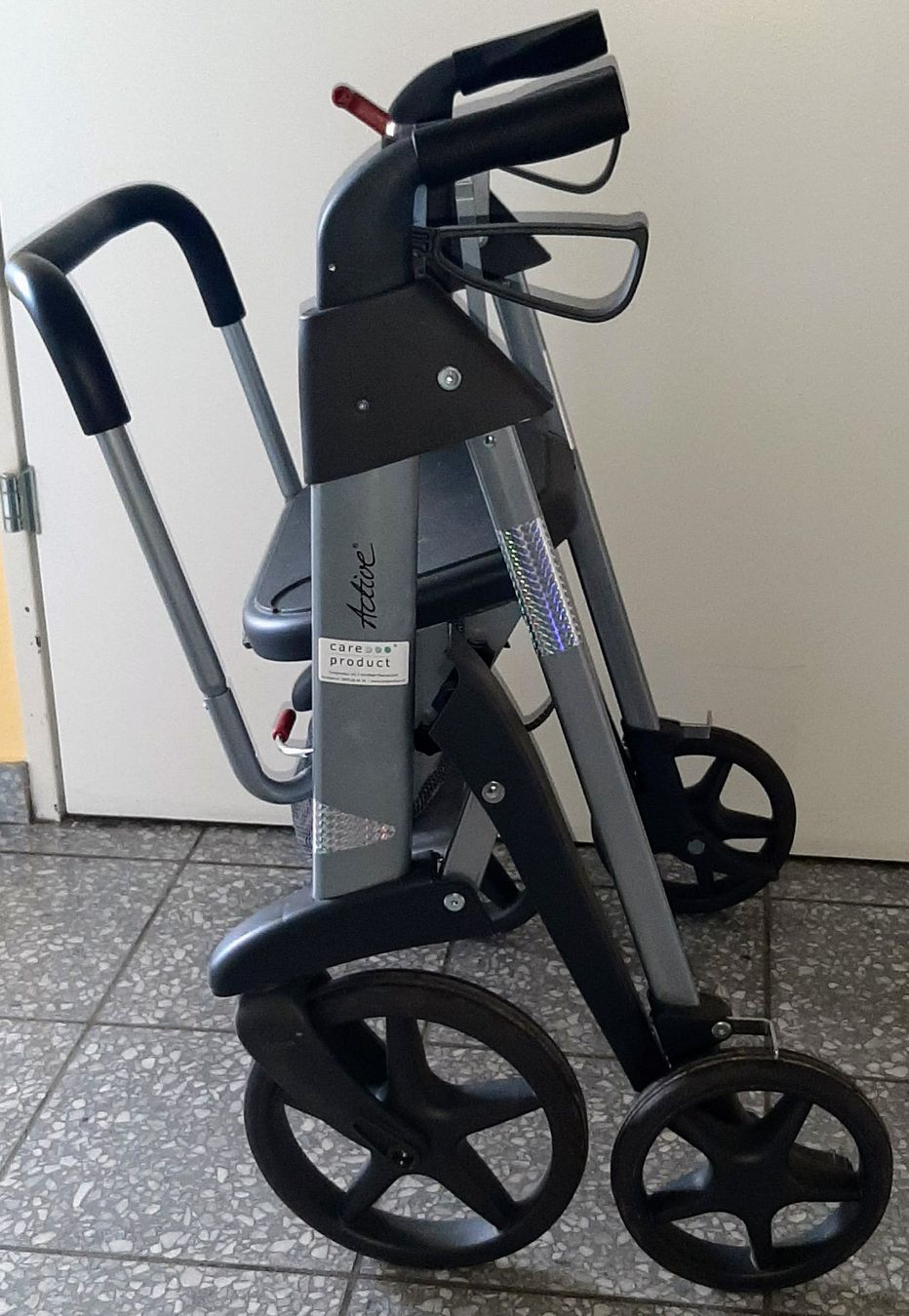Ausili per la deambulazione: Rollator Active Walker Acces mit Sitzhöhenverstellung – Usato da Zürich venduto da Zurich 9