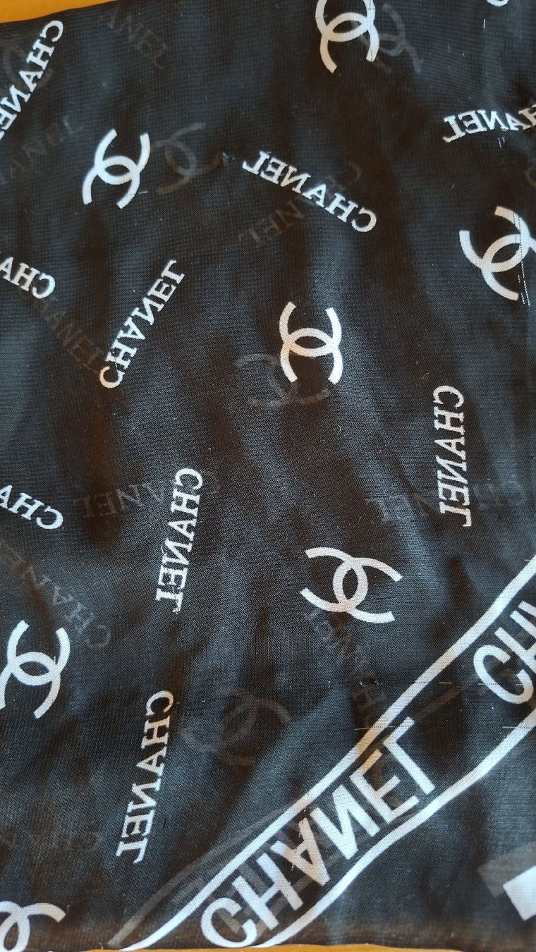 Chanel Foulards, Tücher & Schals: Chanel Foulard – Defekt aus Wünnewil von 04Blume 6