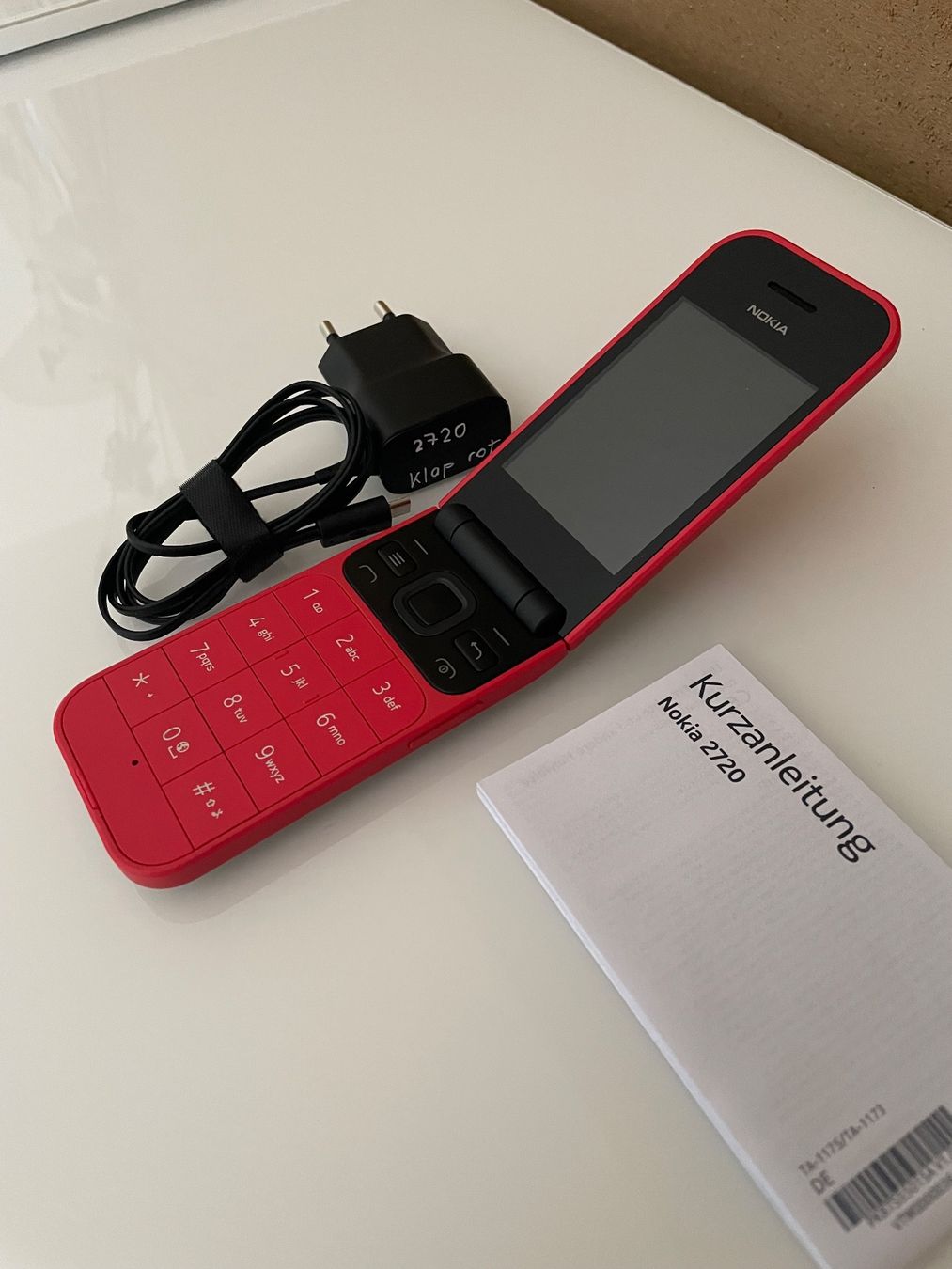 Nokia Handys / Smartphones: Nokia 2720 rot Klapphandy mit Ladekabel – Gebraucht aus Winterthur von moschtli20 2