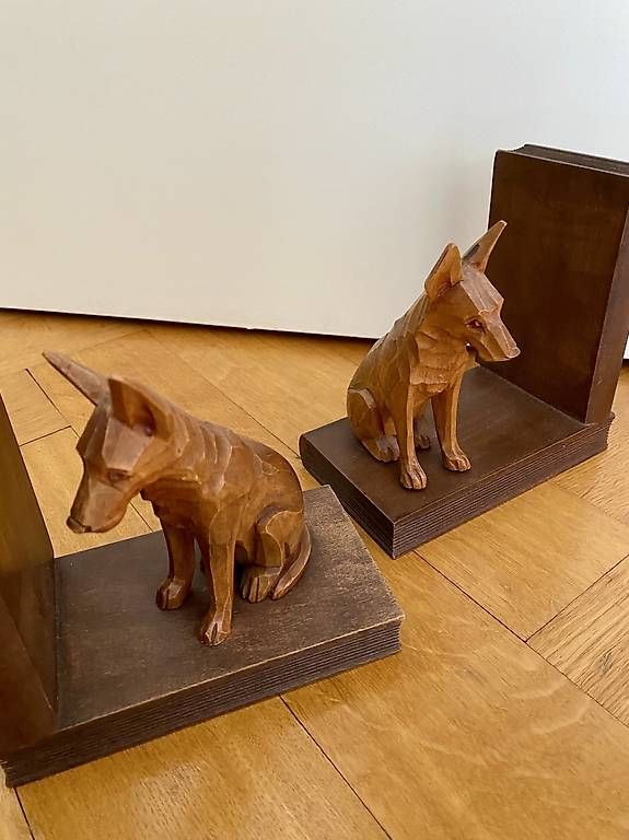 Sonstige Dekorationen & Accessoires: Bücherstütze Schäferhund geschnitzt  – Gebraucht aus Basel von 12Glory