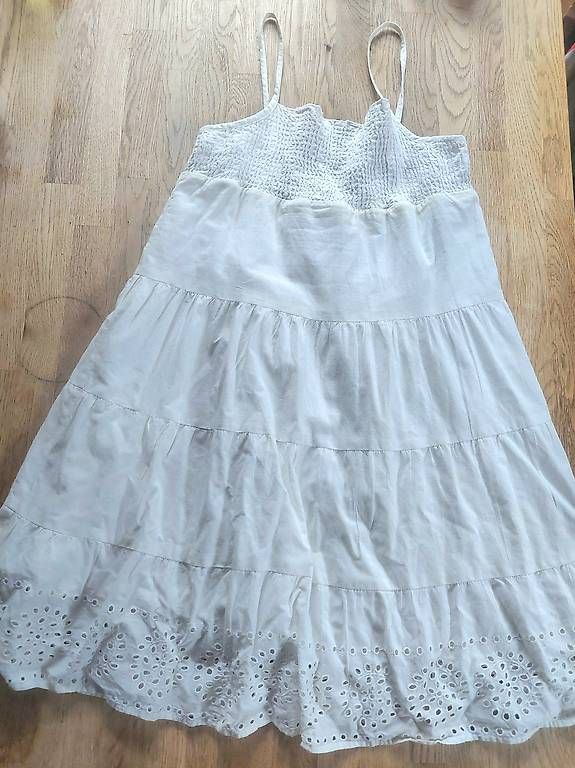 Vestiti & Gonne: Weisses Kleid Grösse 134/140 – Usato da Dietwil venduto da tigerloch