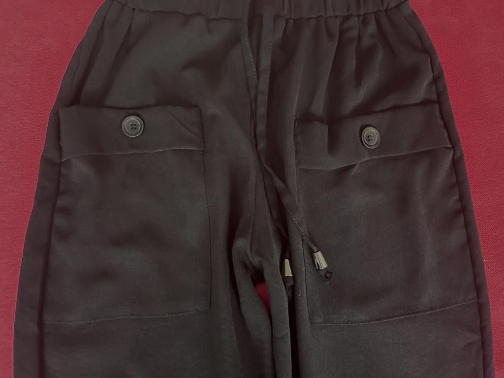 Pantaloni: schwarze Hose Damen Grösse M neu – Nuovo (secondo la descrizione) da Au/ZH venduto da markthallerapperswil 1