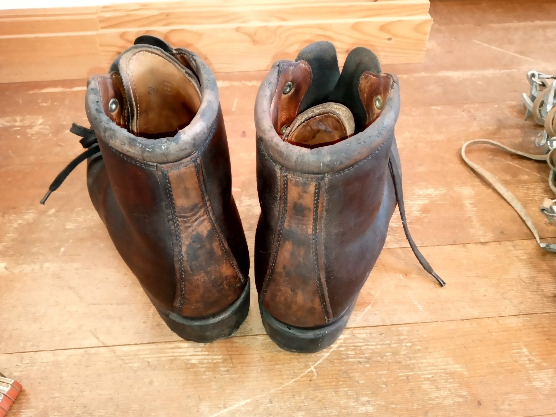 4Riders Scarpe da uomo: Militarschuhe Schweizer Armee grosse 29 – Usato da Prez-vers-Siviriez venduto da Monija70 1