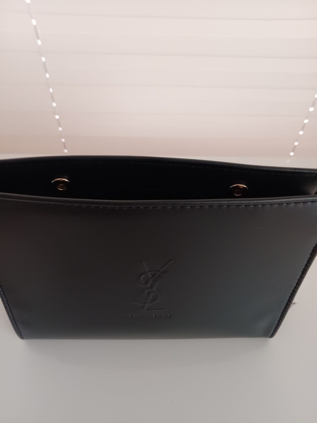 Saint Laurent Custodie per cosmetici: YSL Neu Original Kosmetiktasche in Schwarz QCR Code Elegant – Nuovo e nell'imballaggio originale da chur venduto da sieger911 3