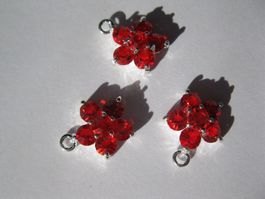 Anhänger Blume, versilbert mit rotem Strass