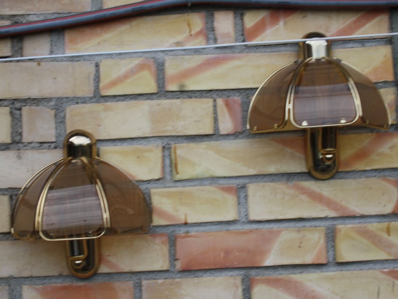 Lampen: 2 VINTAGE WANDLAMPEN – Gebraucht aus Wauwil von Pneuedy