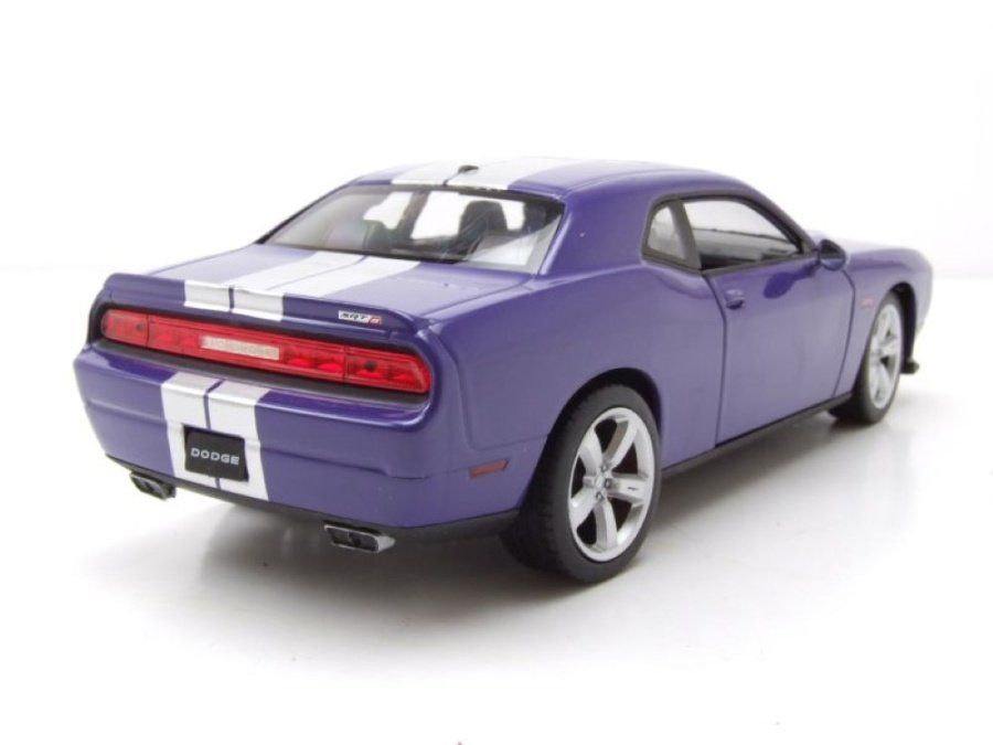 Dodge Modellini d'auto: Dodge Challenger SRT Phase I 2008-2014 violett met./ silber – Nuovo e nell'imballaggio originale da Gerlafingen venduto da espero88 1