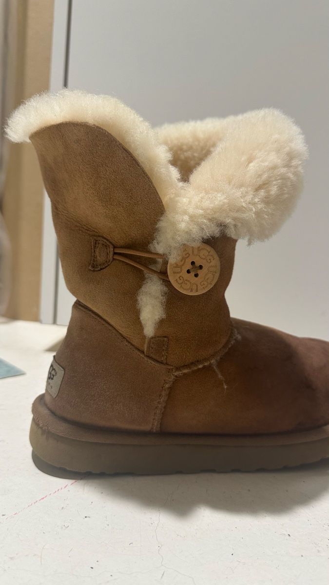 Ugg Chaussures femmes: UGG Boots short brown size 6 used condition – D'occasion à Greifensee par ameliesch 2