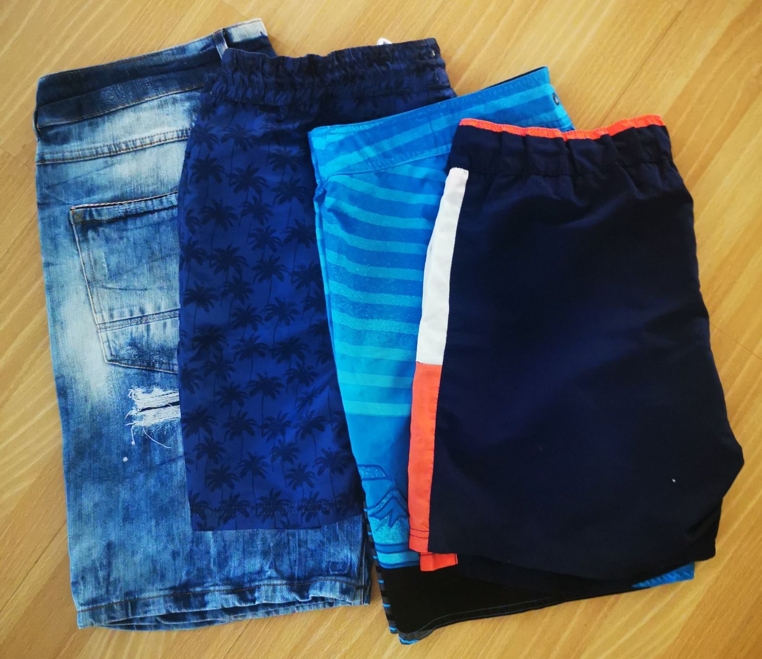 Pantaloni: 4 Paar Shorts – Usato da Glattfelden venduto da roz01