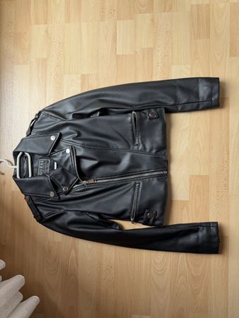 Schwarze Guess Kunstlederjacke im Biker Stil, Grösse S