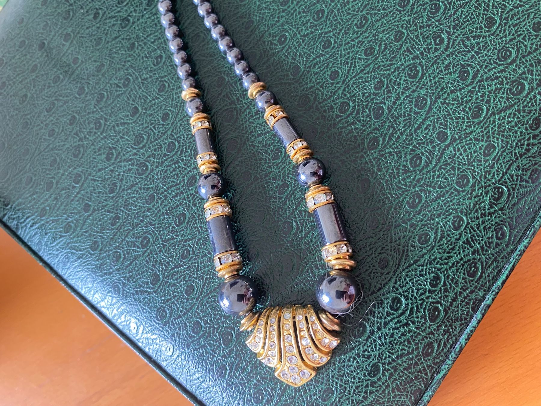 Catenine: collier  vintage hématite – Usato da Fribourg venduto da Evita9Vintage