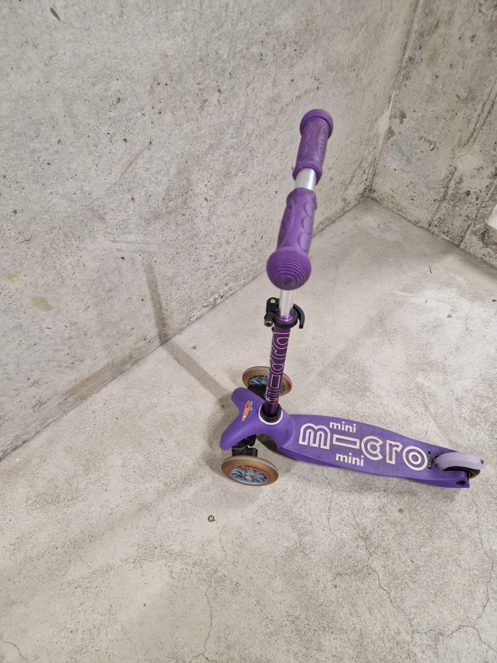 Fahrzeuge für Kinder: Trottinette Micro Mini violette pour enfants – Gebraucht aus Villars-sur-Glâne von Agnie80 3