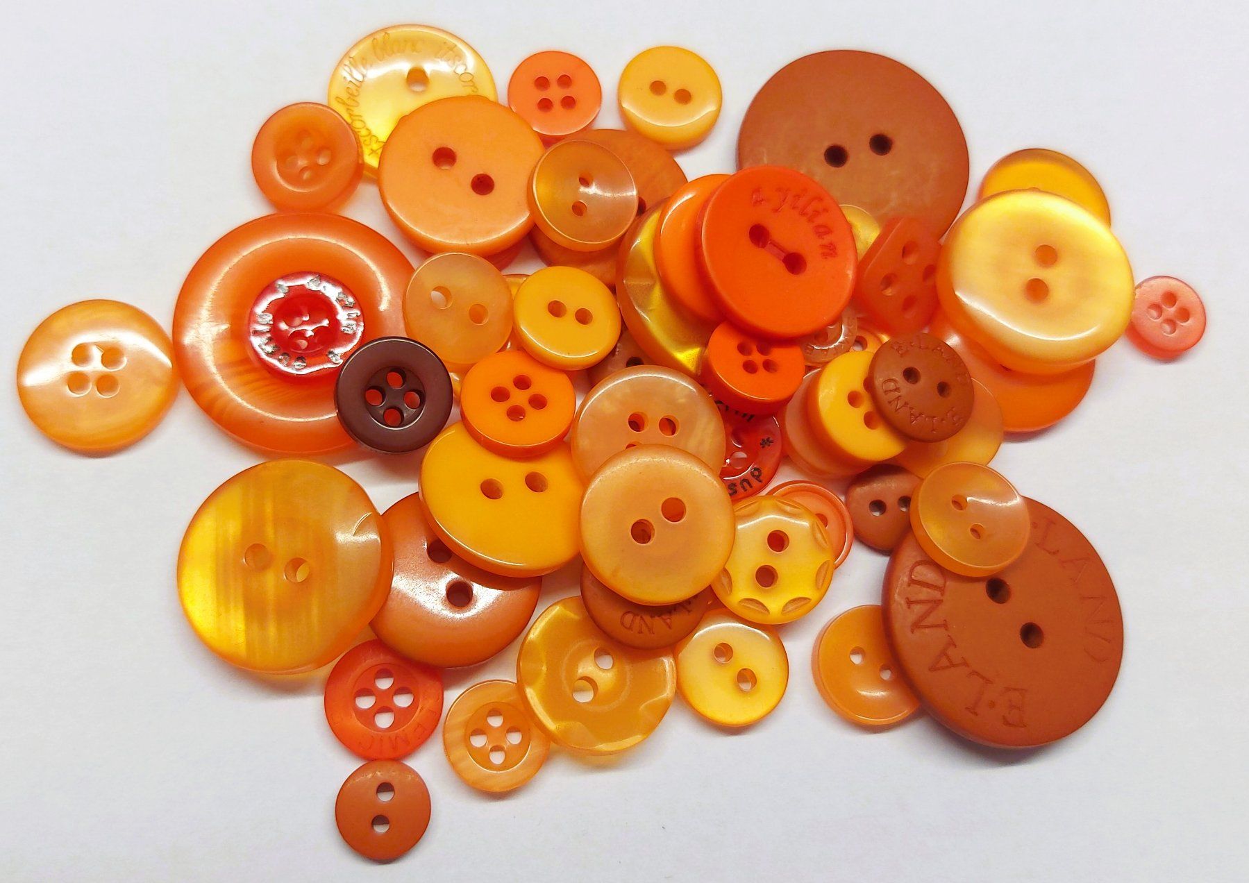 Bottoni: 52g Knopfsammlung  mix  buttons – Nuovo (secondo la descrizione) da Langenthal venduto da zelgaz