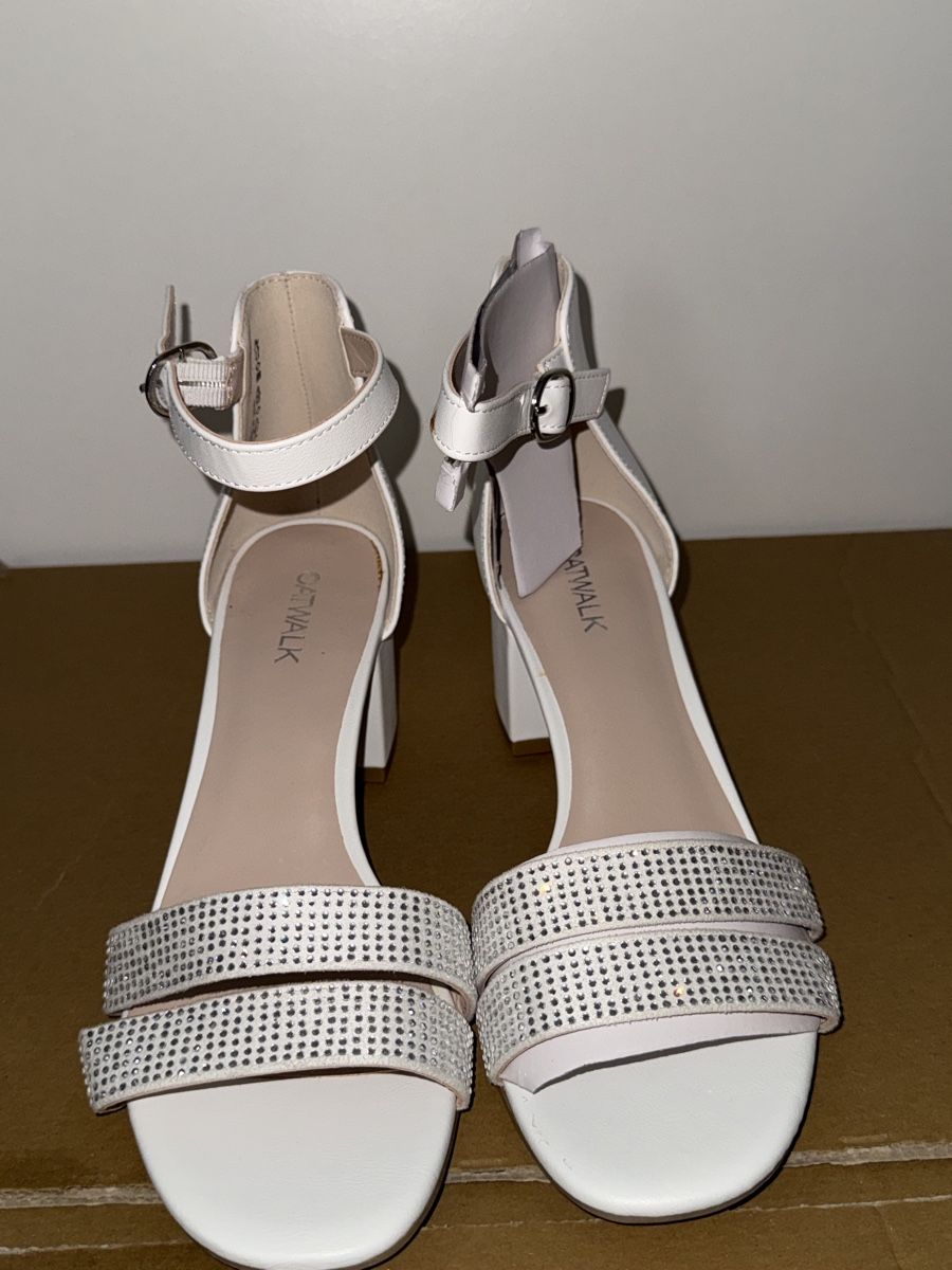 Chaussures femmes: WEISSE SANDALETTEN  – D'occasion à Schlieren par kle_dis 1