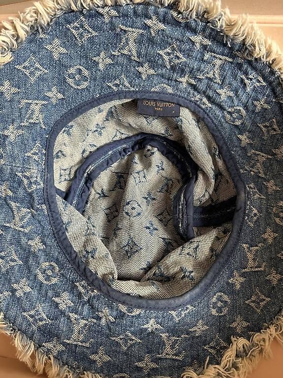 Copricapi, berretti & cappellini: Louis Vuitton Hut – Usato da Erlinsbach SO venduto da VWV1 1
