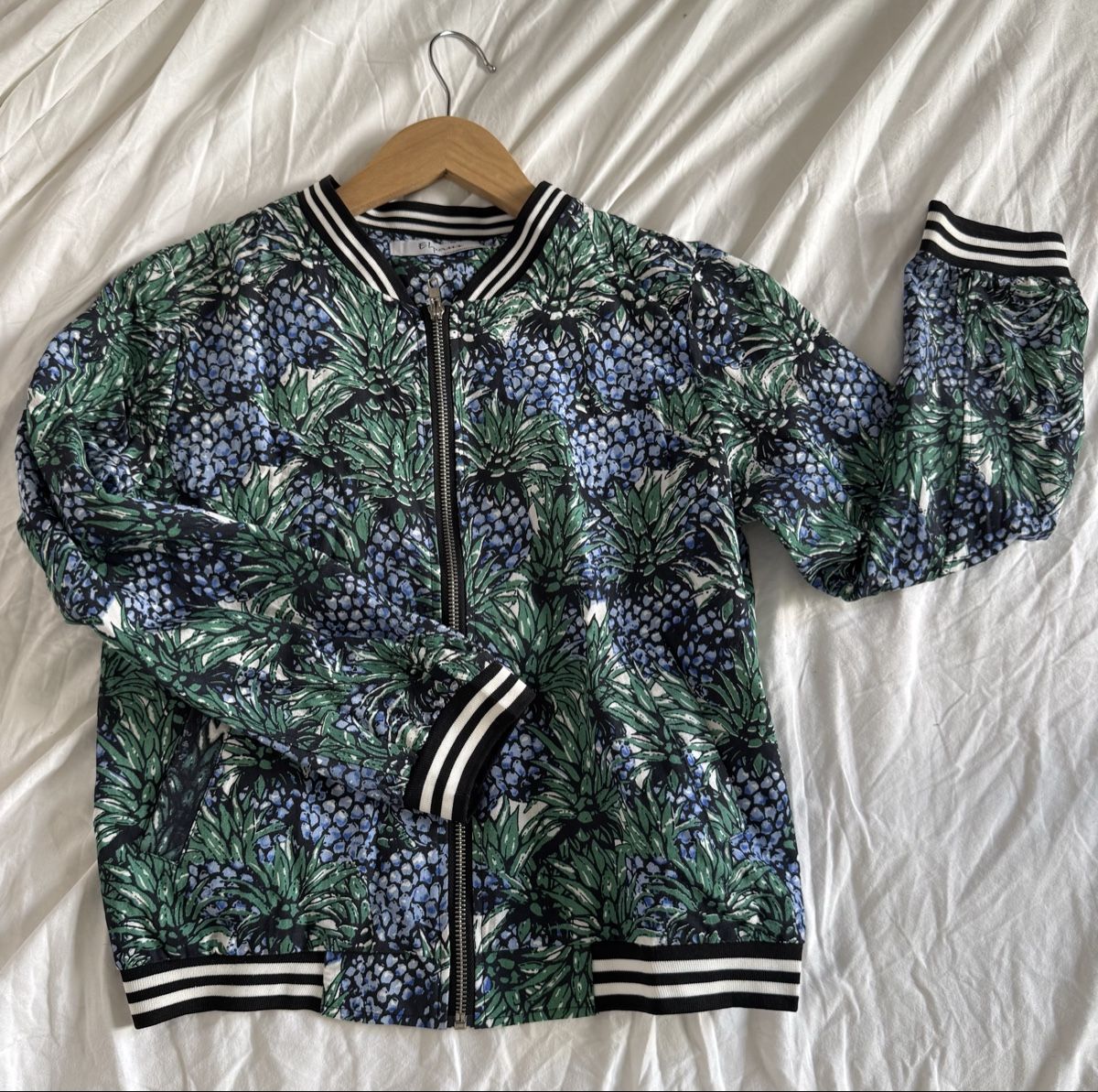 Vestes: Funky Pineapple Print Bomber Jacket - Perfect for Summer! 55 – Neuf (Voir description) à Zürich par olalinda 1