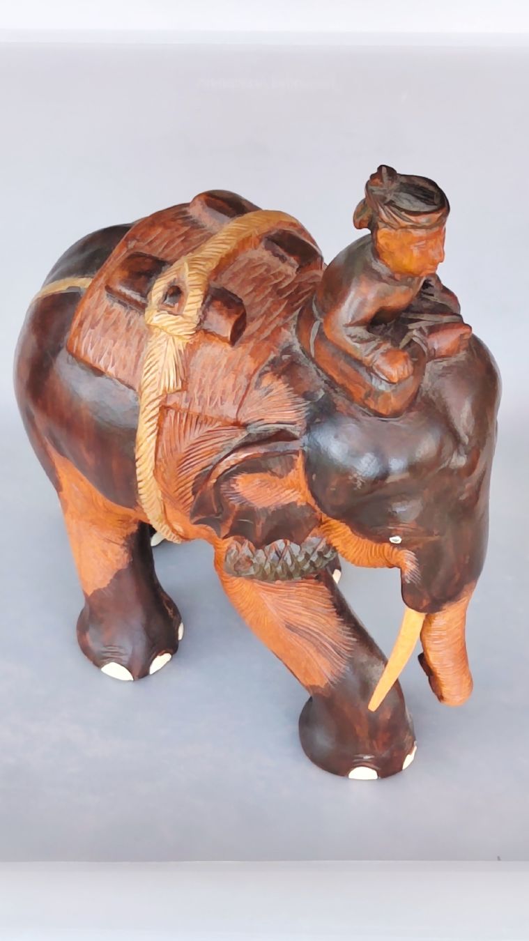 Figuren: Elefant aus Holz - Libanon  – Gebraucht aus Grenchen von Elefantenfam 1