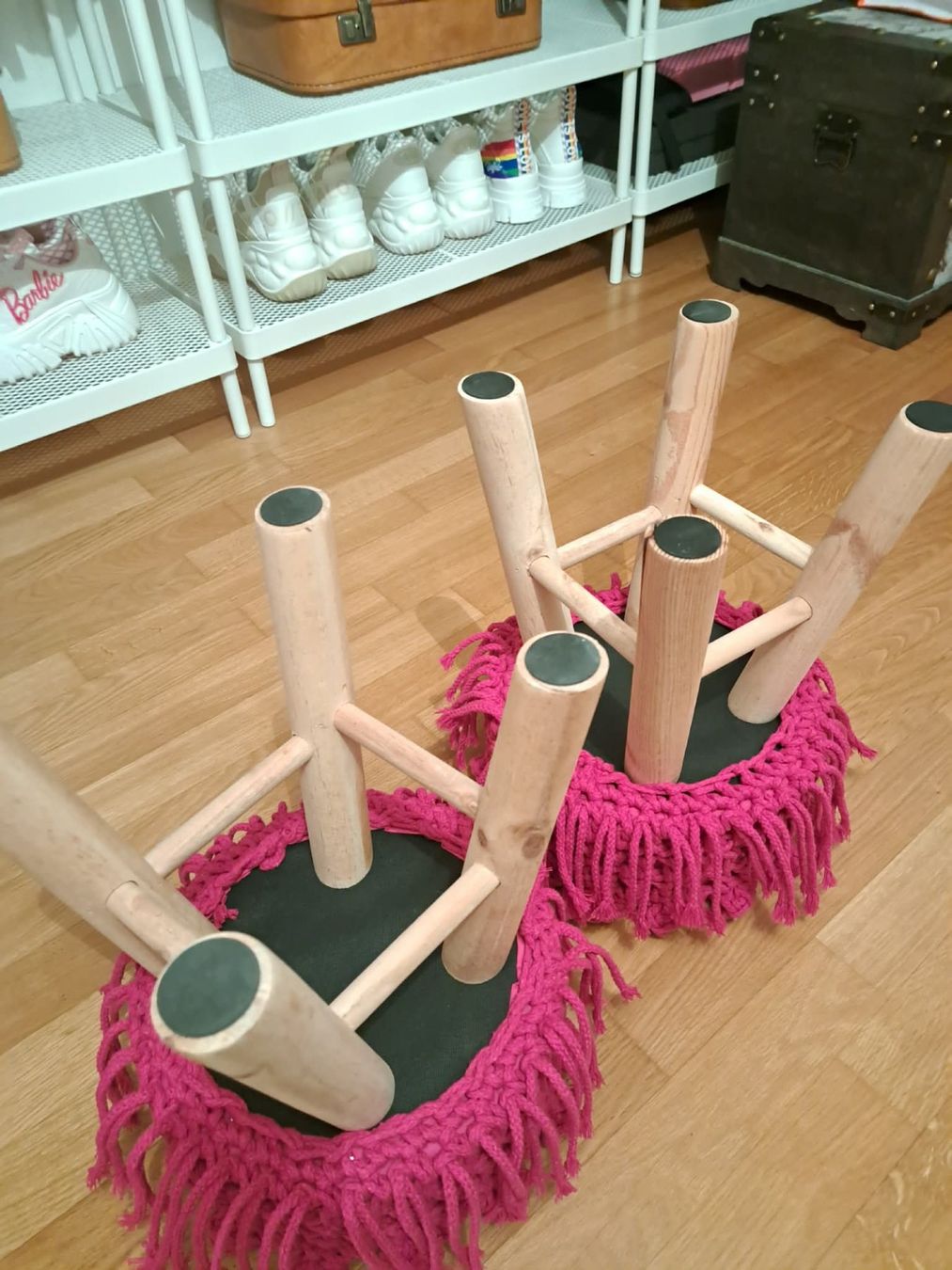 Hocker: 2er‑Set Hocker pink – Makramee Sitz – Boho Stil – Gebraucht aus Sisseln AG von schenk-figuren 4