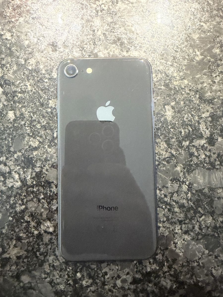 Apple Telefoni cellulari / Smartphones: iPhone 8 64go - batterie 89%  – Usato da Yverdon-les-Bains venduto da ame_7f2x
