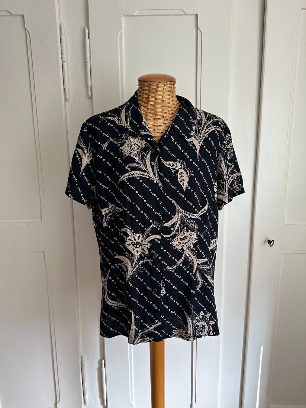 Camicette: EMMA JAMES - Vintage Bluse schwarz-beige M – Usato da Zürich venduto da Diazaio