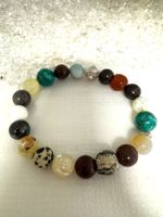 Armband mit Verschiedenen Edel und Kunststeinen.