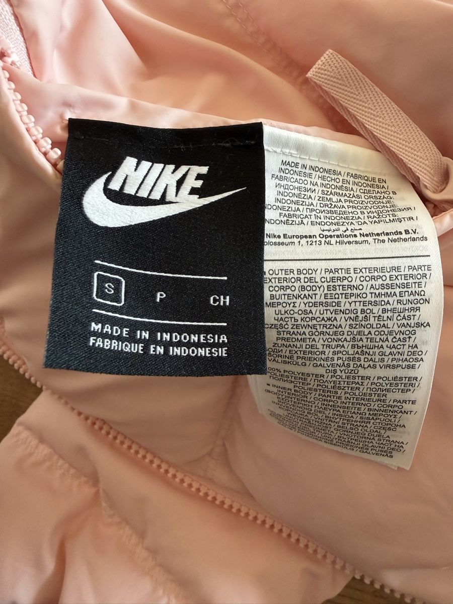 Nike Giacche: Nike Daunenjacke S Wendejacke – Usato da Mur (Vully) FR venduto da seaila 4