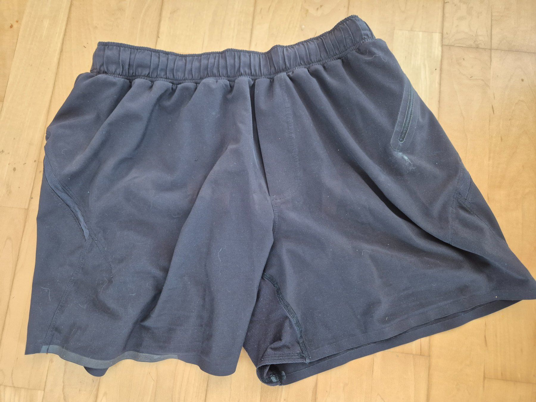Lululemon Pantaloni: Lululemon shorts – Usato da Niederwil SG venduto da javatux