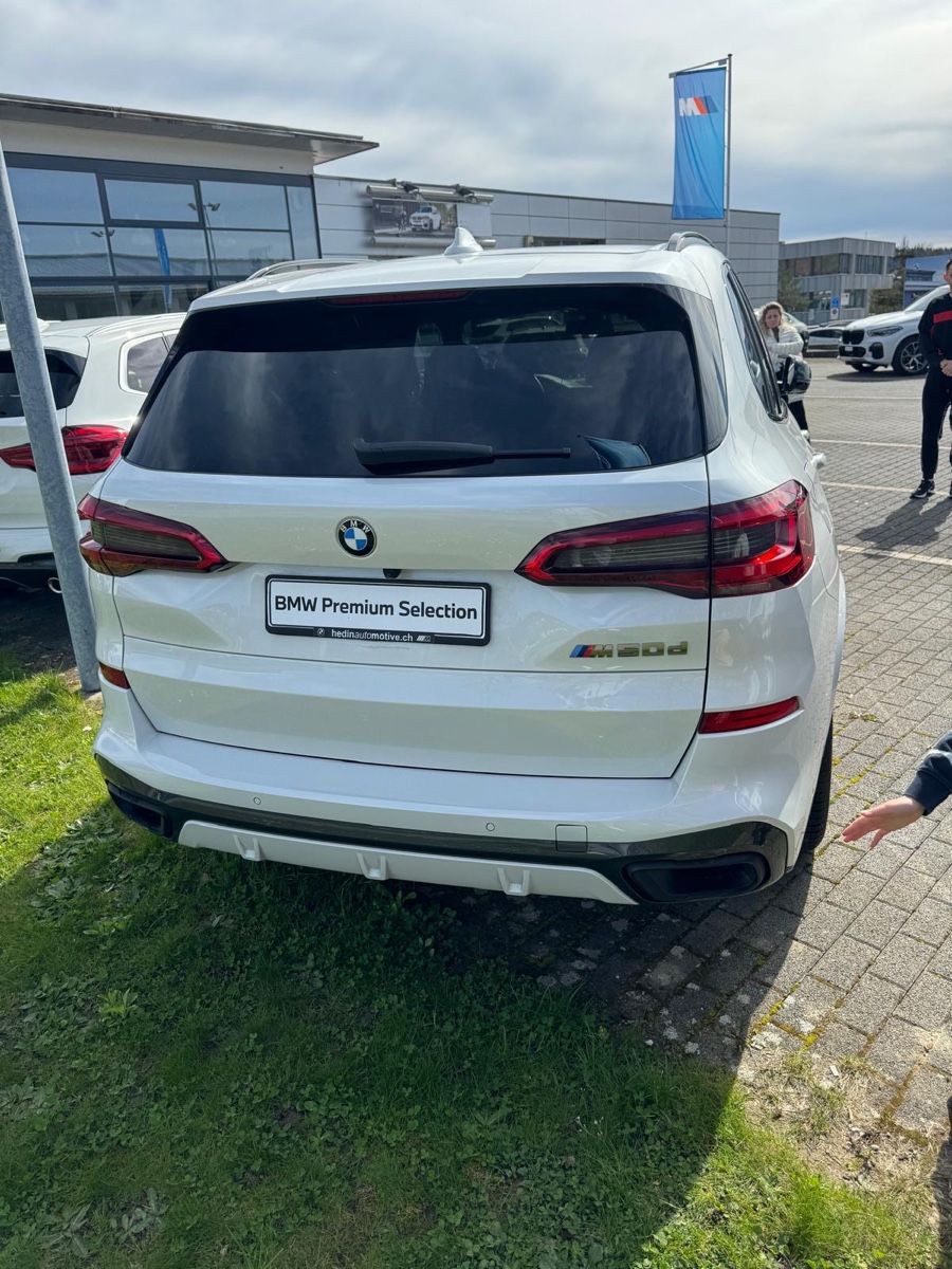 BMW Automobili: BMW X5 M50d – Usato da Rotkreuz venduto da E321 3
