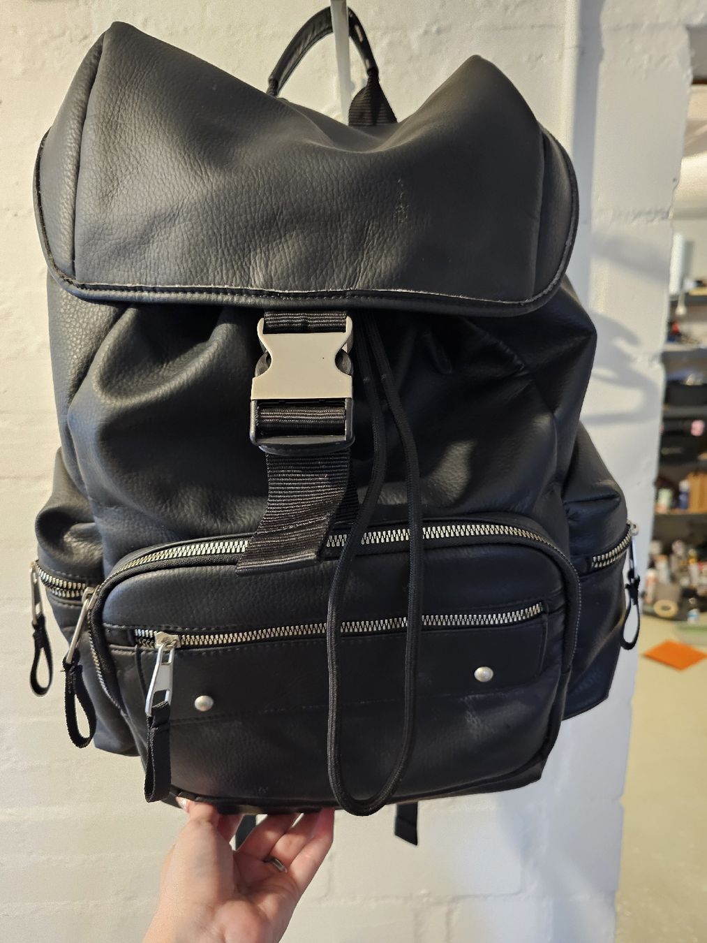 Zaini: schwarzer Venice Rucksack – Nuovo (secondo la descrizione) da Hendschiken venduto da Nic_Sta