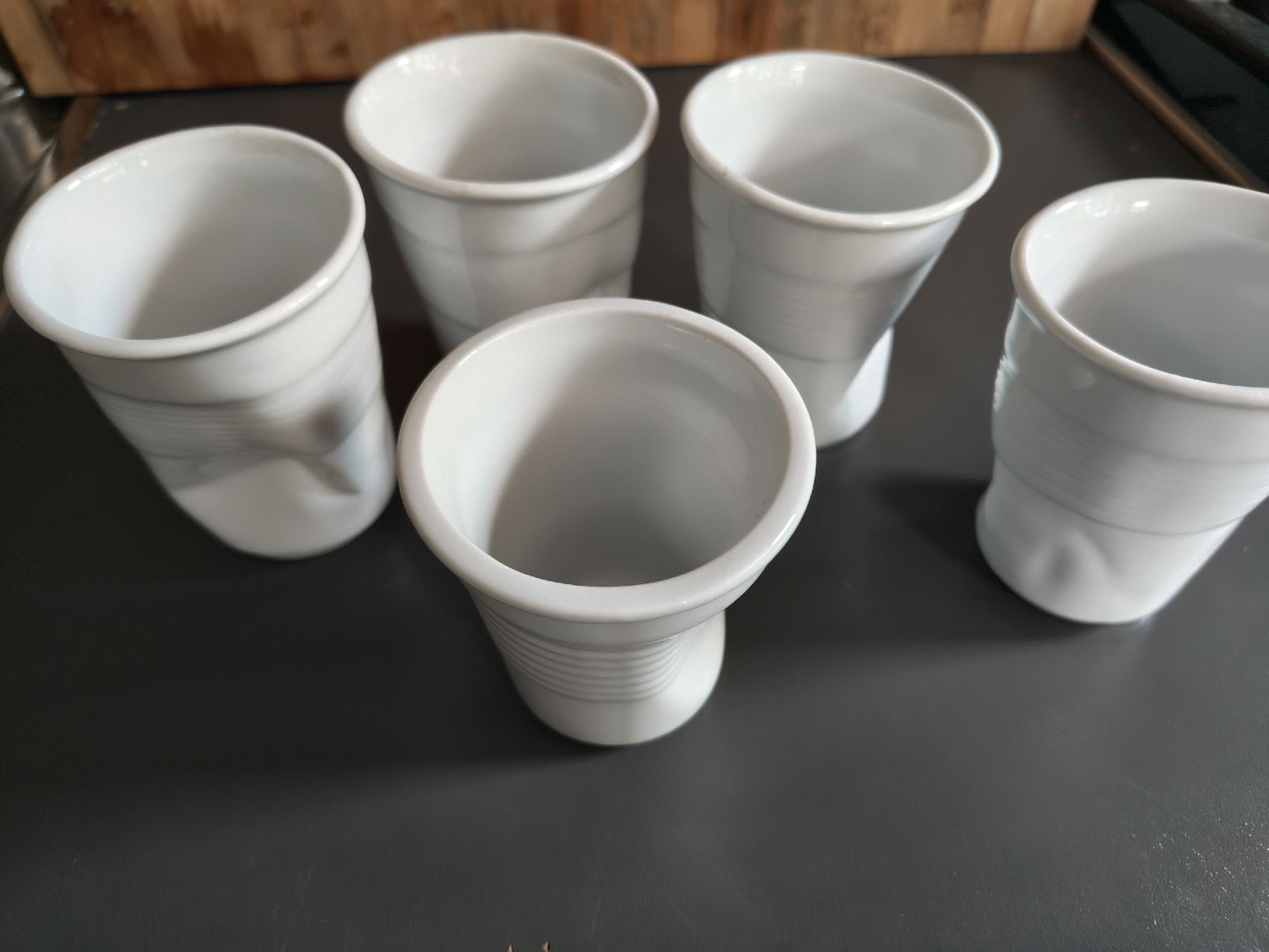 Tassen: 5 Becher weiss  – Gebraucht aus Itingen von roo_6q2v