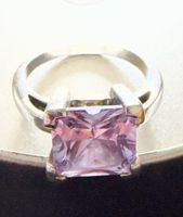 Ring Silberfarbig lila Stein 
