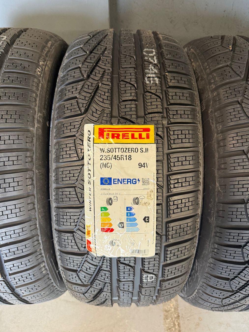 Pirelli Pneumatici & Ruote complete: Winterreifen 235/45R18 94V Pirelli – Nuovo e nell'imballaggio originale da Gerlafingen venduto da Pneu-Puric 1