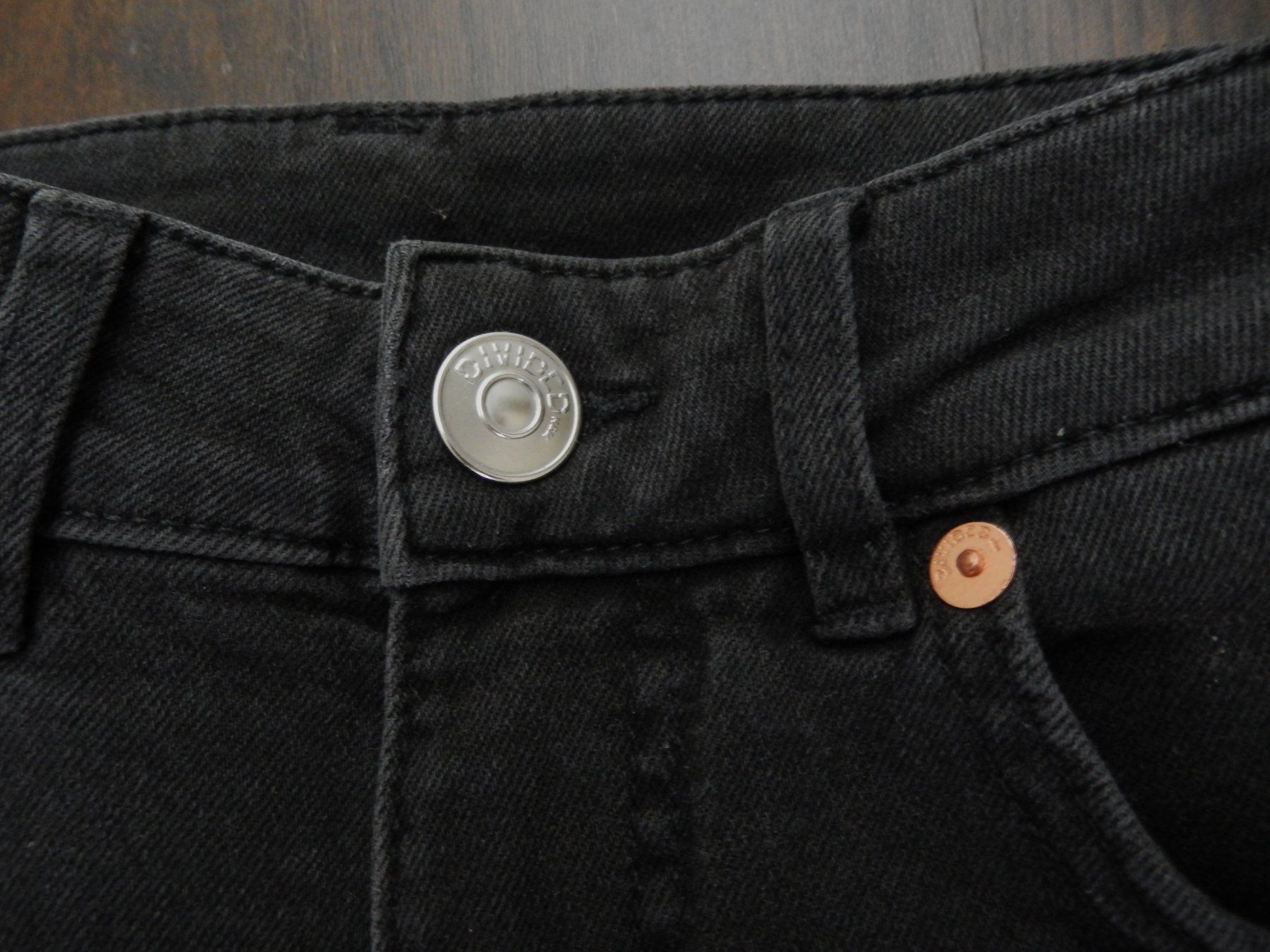 H&M Jeans: H&M DIVIDED Skinny Bermudas Gr. XXS – Usato da Tuggen venduto da vivira 3