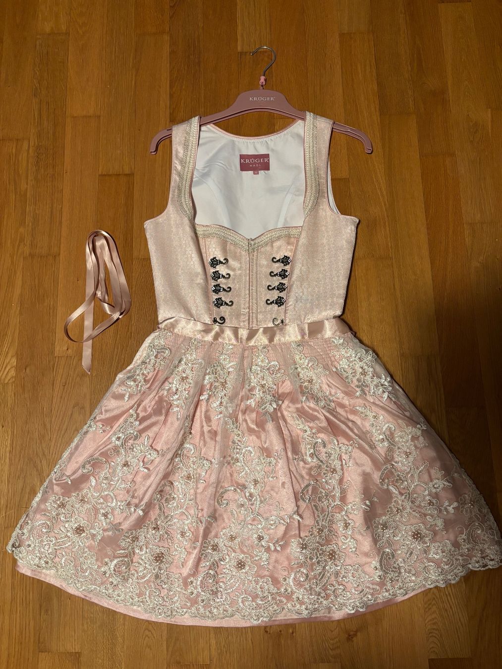 Krüger Vestiti: Krüger Dirndl Rosa Grösse 36 – Usato da Lenzburg venduto da ang_ly5t