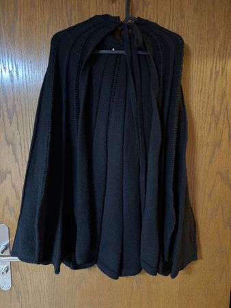 Warme Strickcape, Schwarz, Ideal für den Herbst 🍂
