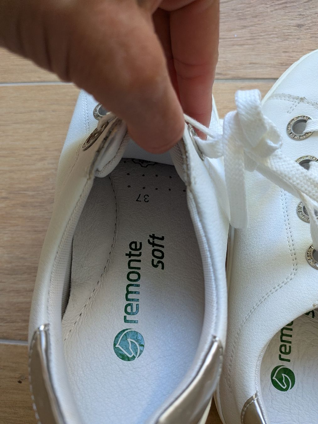 Scarpe da donna: Remonte Soft Turnschuh weiss – Usato da Eschenbach SG venduto da SanFranciscoCalifornia 2