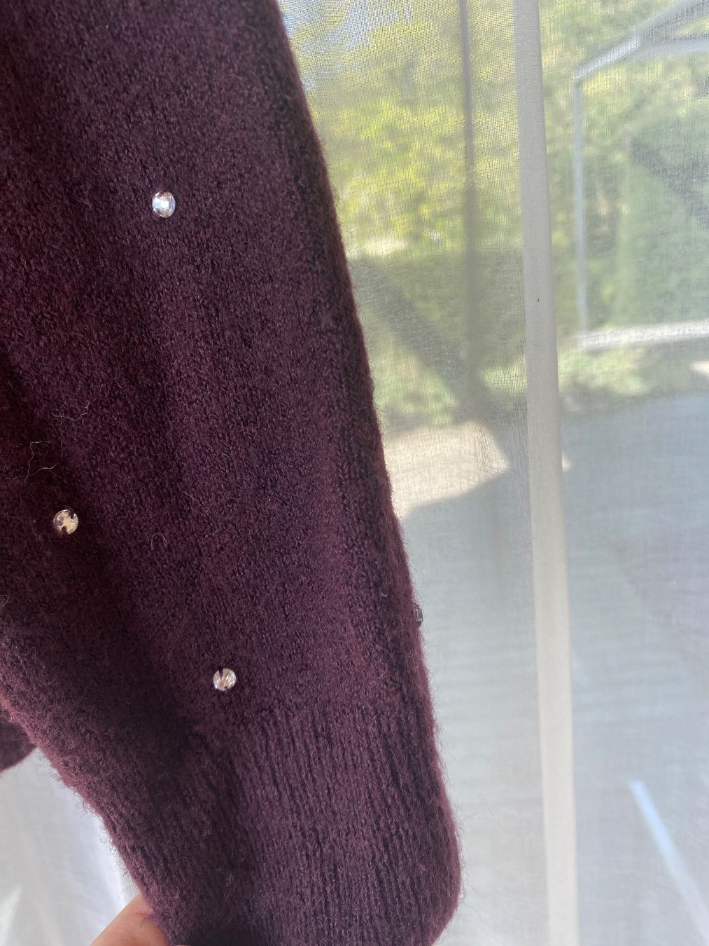 H&M Maglioni & Felpe: Roter kuscheliger Pullover mit Glitzer Steinen Gr. M – Usato da Seewen SO venduto da HappyHappyHappy 2