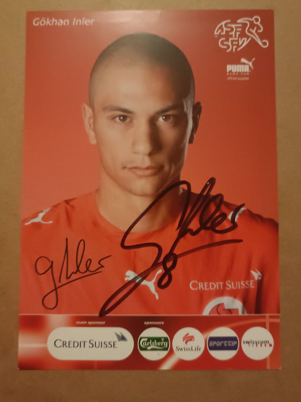 Autografi: Gökhan Inler - handsignierte SFV Autogrammkarte – Usato da Menziken venduto da Artographs