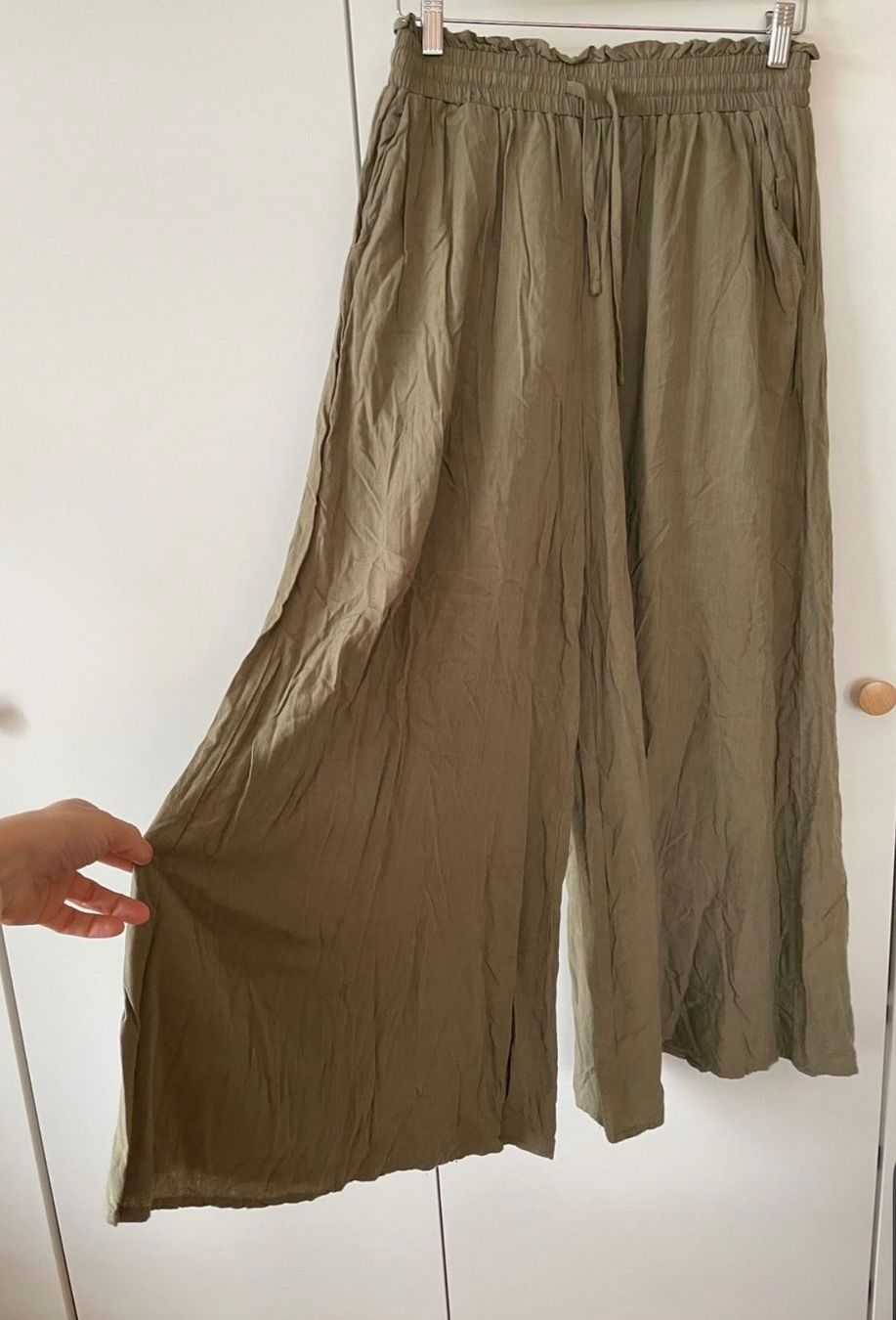 Pantaloni: Luftig weite Stoffhose, 100 % Viskose, Gr. M, Sommer – Usato da Wetzikon ZH venduto da dor_rmq2 1