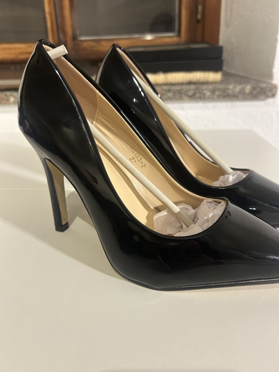 Chaussures femmes: Escarpins noirs vernis taille 37 – Neuf avec emballage d'origine à chamoson par agr_y2m5 1