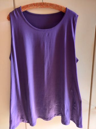 2 Sommertop Lila + Schwarz , Gr 4X Perfekt für warme Tage!