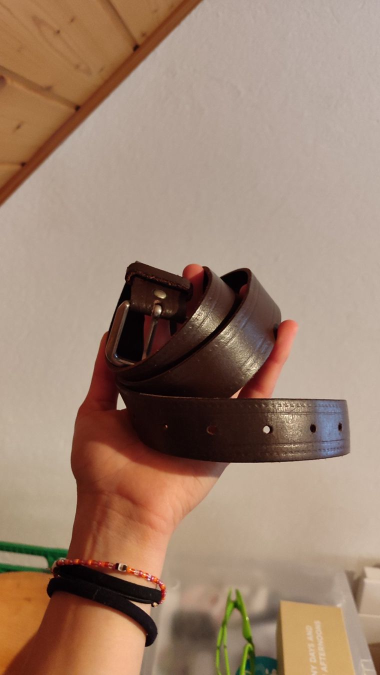 Zara Lotti di vestiti: Gürtel, Zara & AnnaField, Gr.M (verschiedene!) – Nuovo e nell'imballaggio originale da Brüttisellen venduto da nic_xm7s