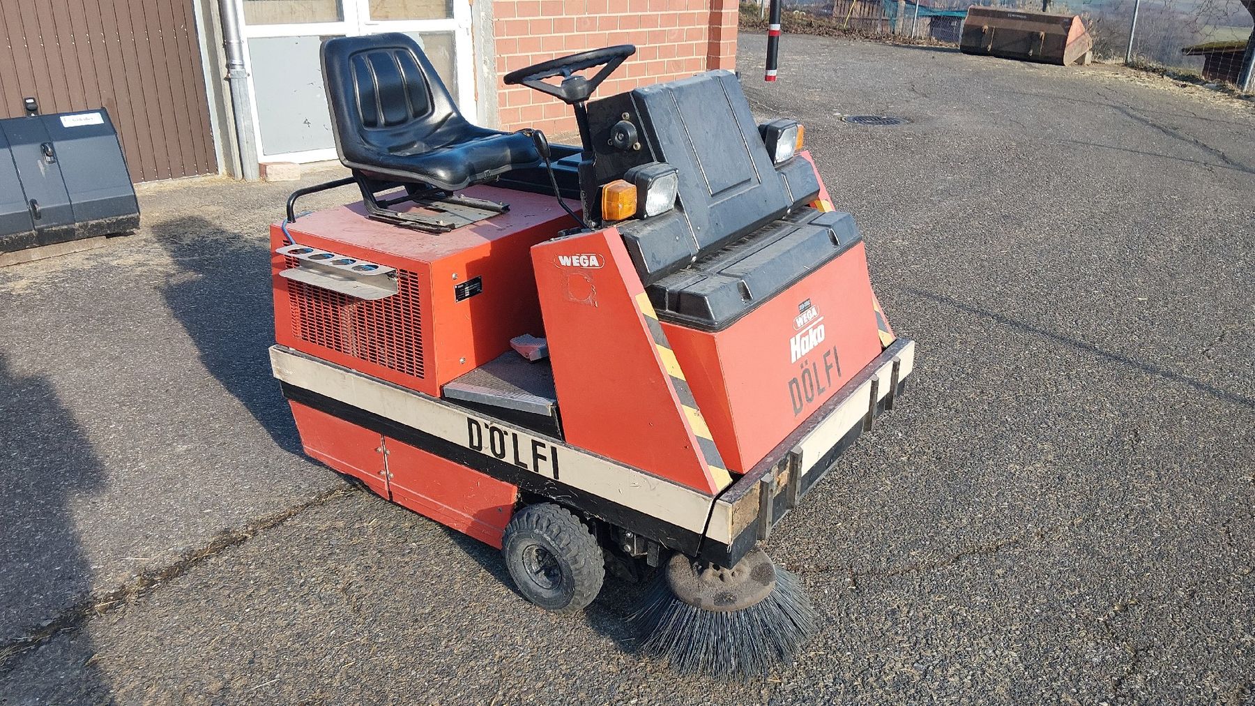 Hako Tutte le macchine: Wischmaschine Hako Jonas 1100 – Usato da Diegten venduto da Puller1291